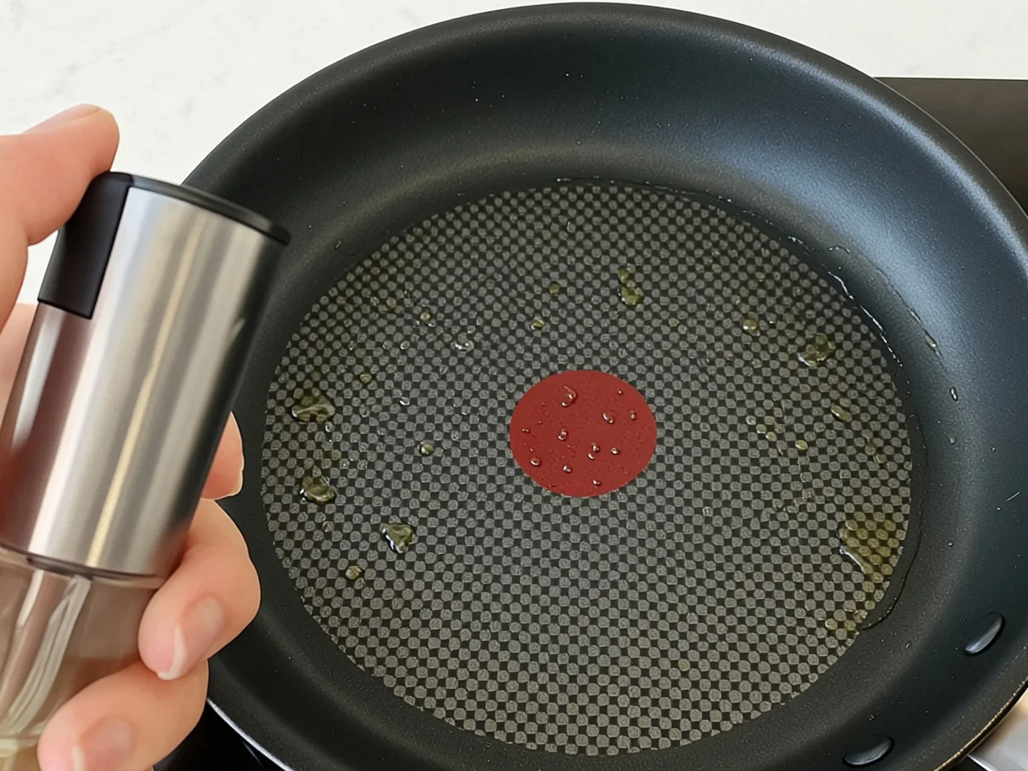 Шаг 5: Мини-панкейки на шпажках с нутеллой и клубникой