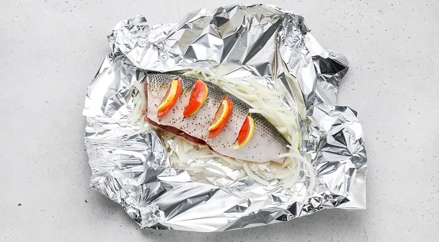Молочная рыба, запеченная в фольге: шаг 5