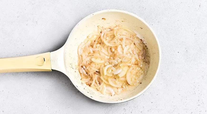 Морковь по-корейски с соевым соусом и кунжутом: шаг 5