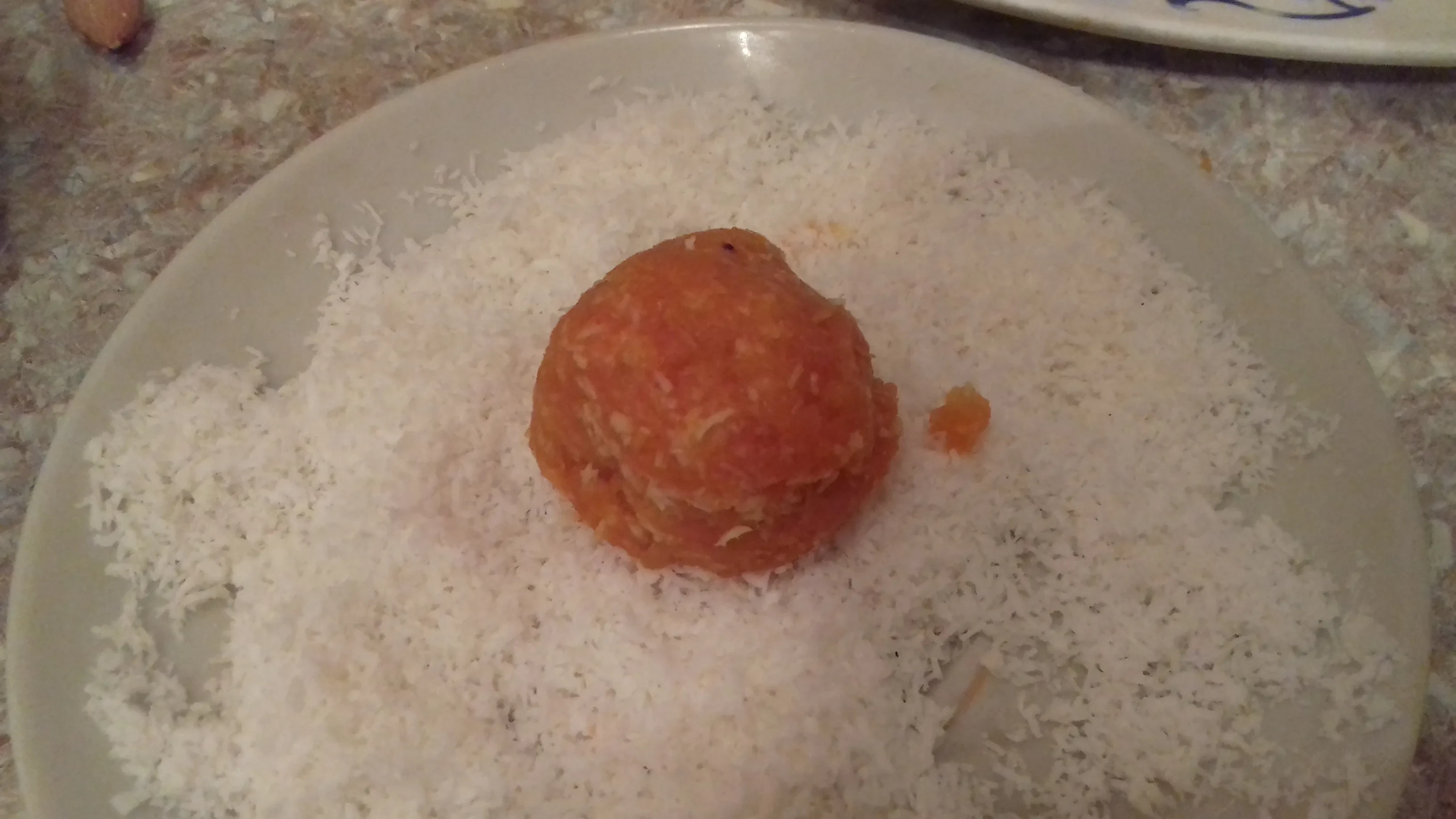 Морковно-кокосовые конфетки: шаг 5