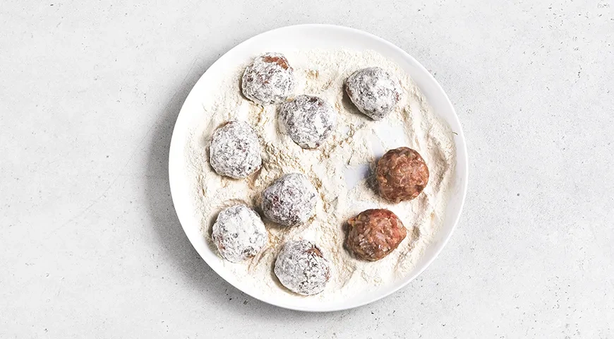 Мясные тефтели в томатном соусе: шаг 5