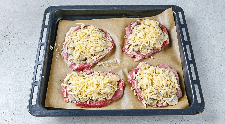 Мясо по-французски с шампиньонами: шаг 5