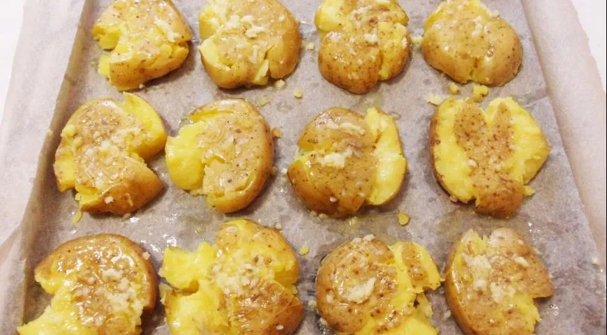 Мятая молодая картошка из духовки: шаг 5