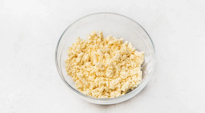 Насыпной пирог с яблоками и творожной начинкой: шаг 5