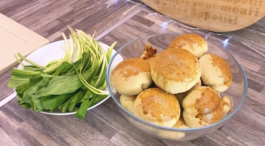 Необычные пирожки с черемшой и яйцом в духовке: шаг 5