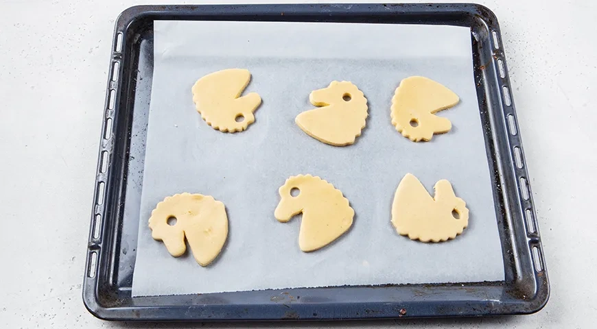 Новогоднее печенье «Лошадки» на елку: шаг 5