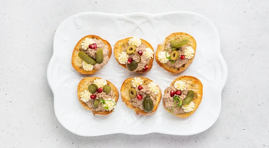 Новогодние канапе с паштетом: шаг 5