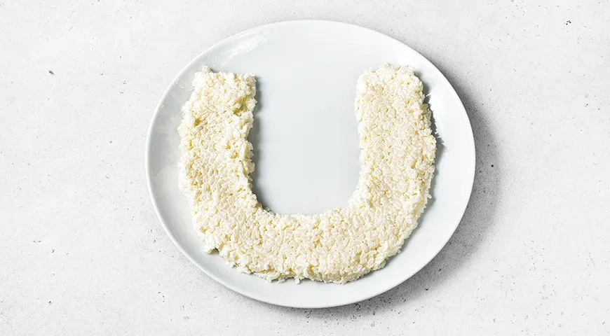 Новогодний салат «Подкова на счастье»: шаг 5