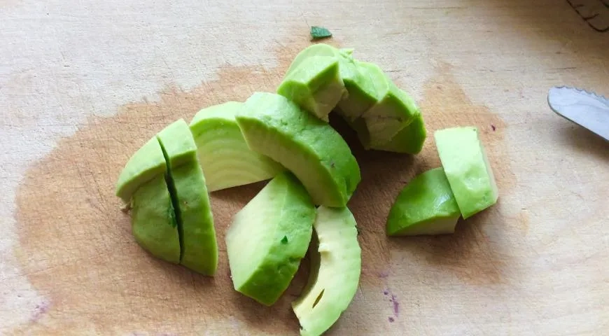 Огуречный салат с тунцом: шаг 5