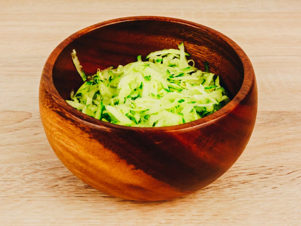 Шаг 5: Окрошка с колбасой и редисом