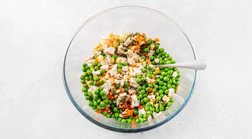 Оливье с сыром: шаг 5