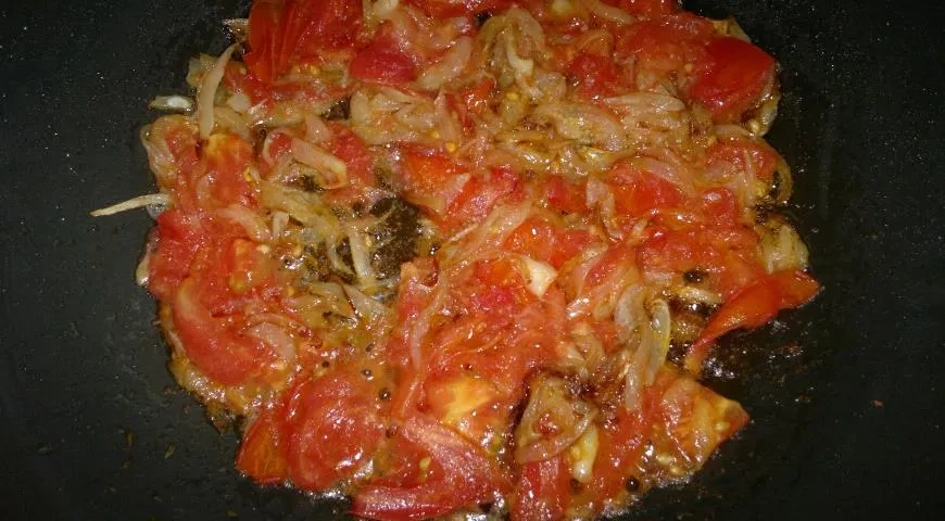 Омлет с помидорами и луком: шаг 5
