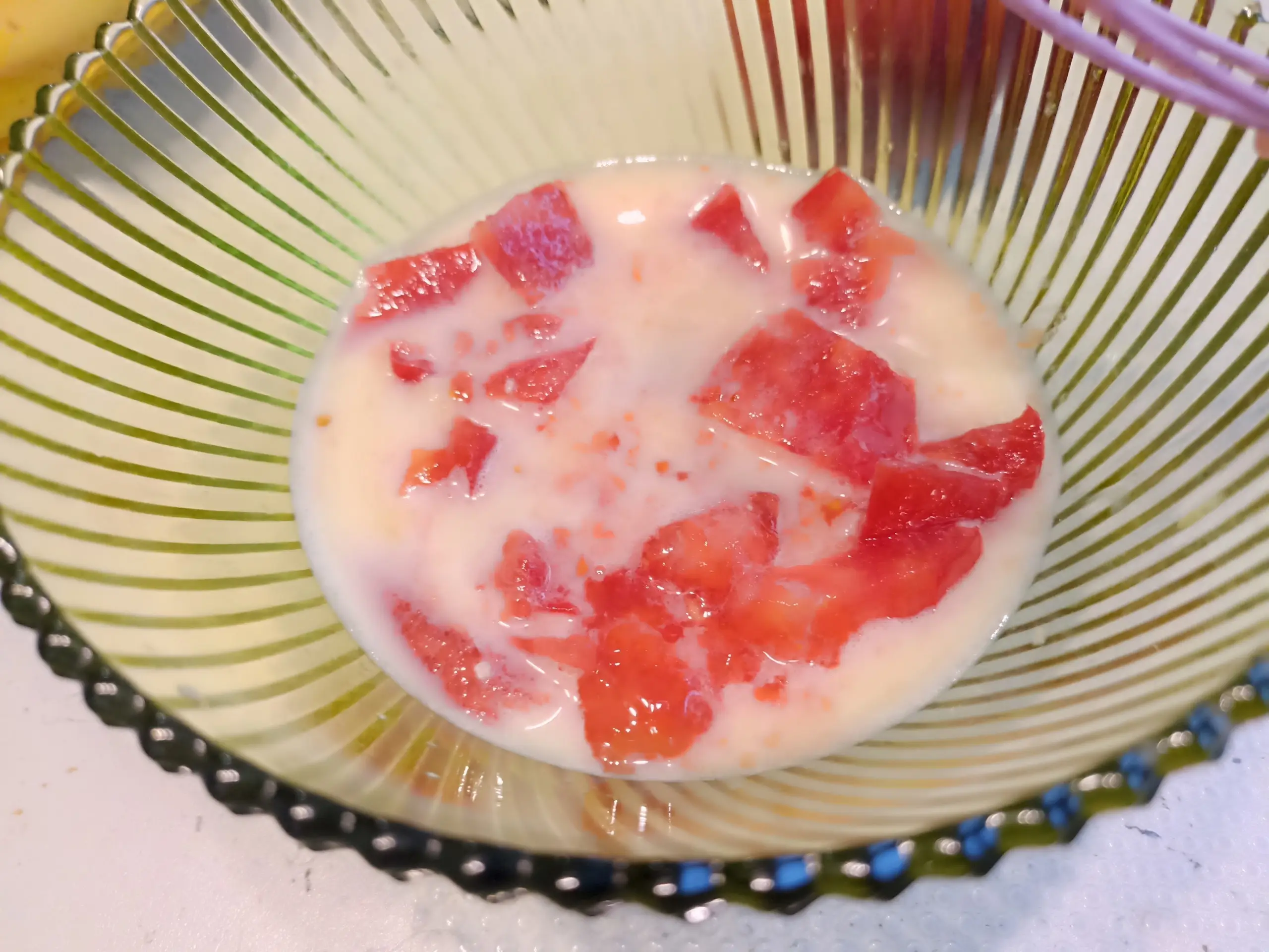 Шаг 5: Омлет с томатами и сыром в мультипекаре