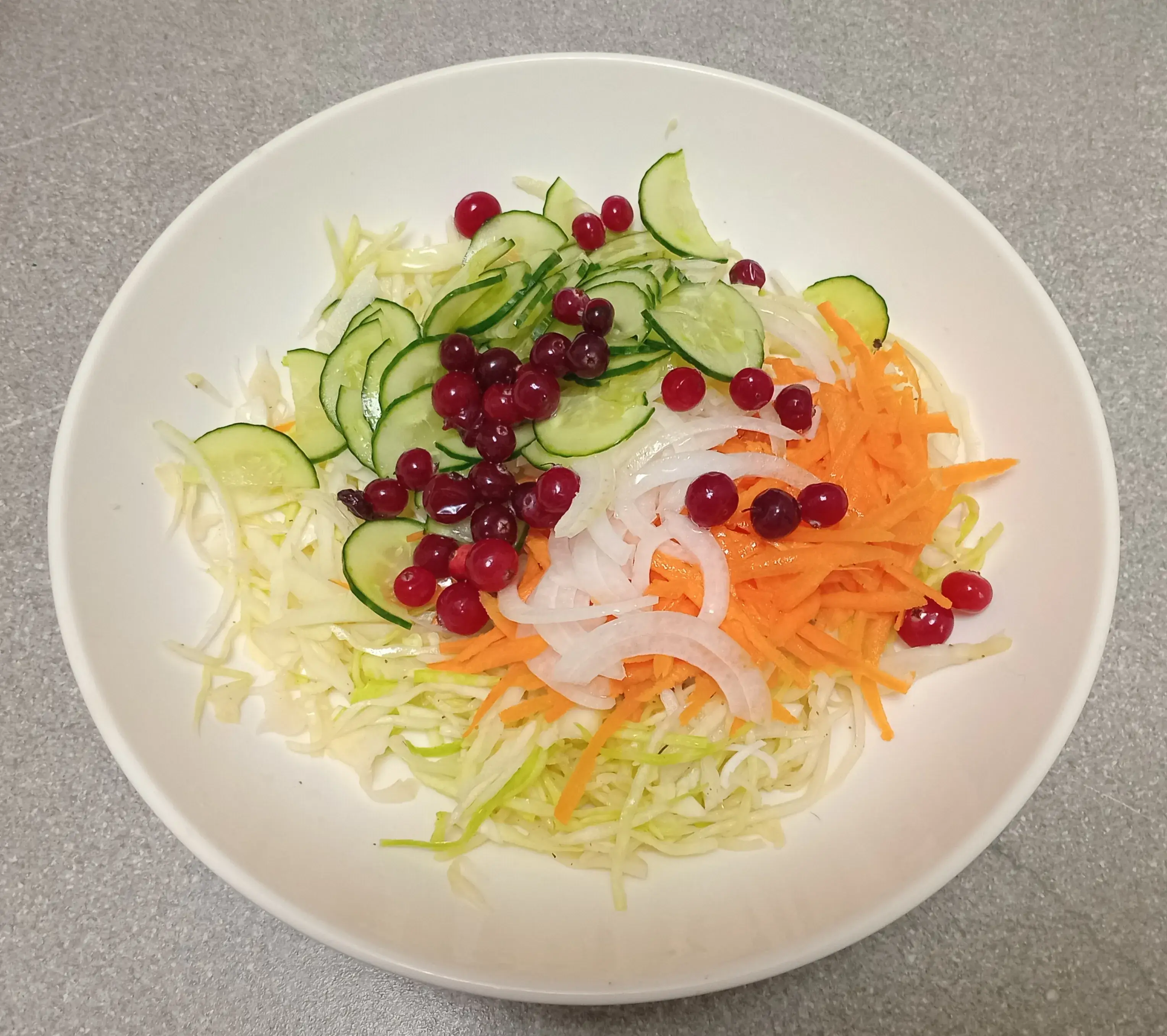 Овощной салат с клюквой: шаг 5