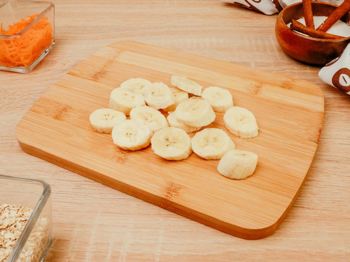 Шаг 5: Овсянка с бананом, корицей и морковью