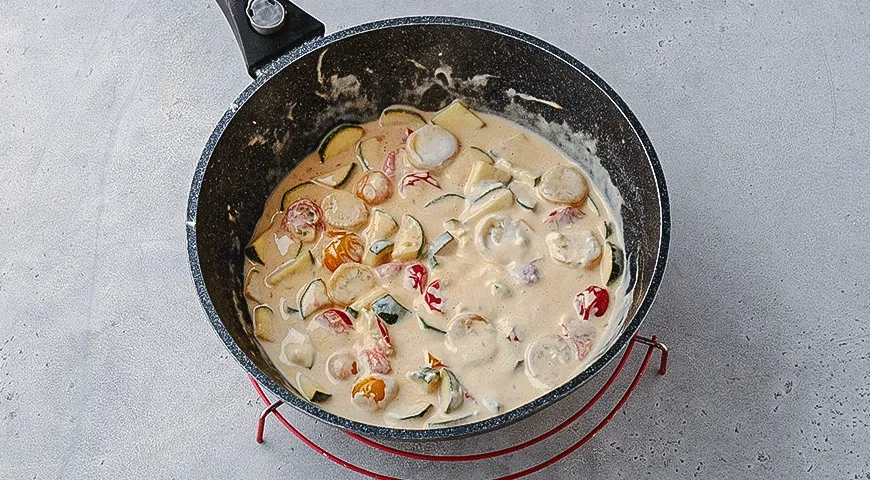 Паста с овощами и чипсами из салями: шаг 5