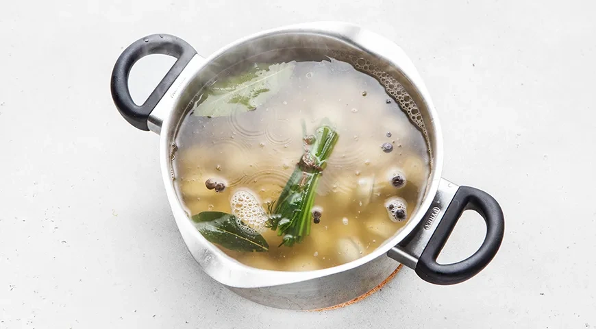 Пельмени со сметаной в горшочке: шаг 5