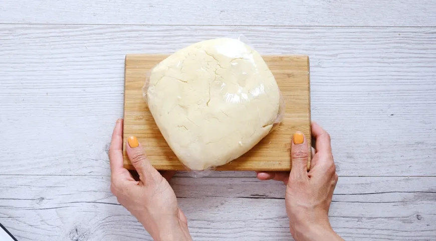 Песочный пирог с черной смородиной: шаг 5