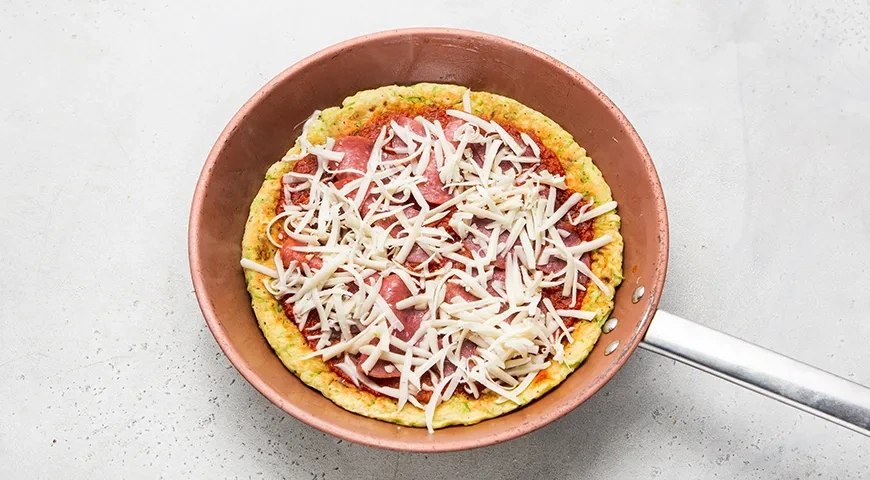 Пицца из кабачков на сковороде: шаг 5