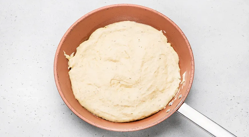 Пицца на сметане на сковороде: шаг 5