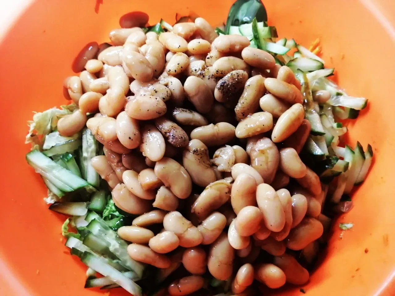 Пикантный салат с курицей и фасолью: шаг 5