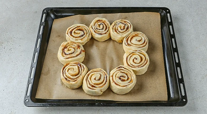 Пирог из булочек «Рождественский венок»: шаг 5