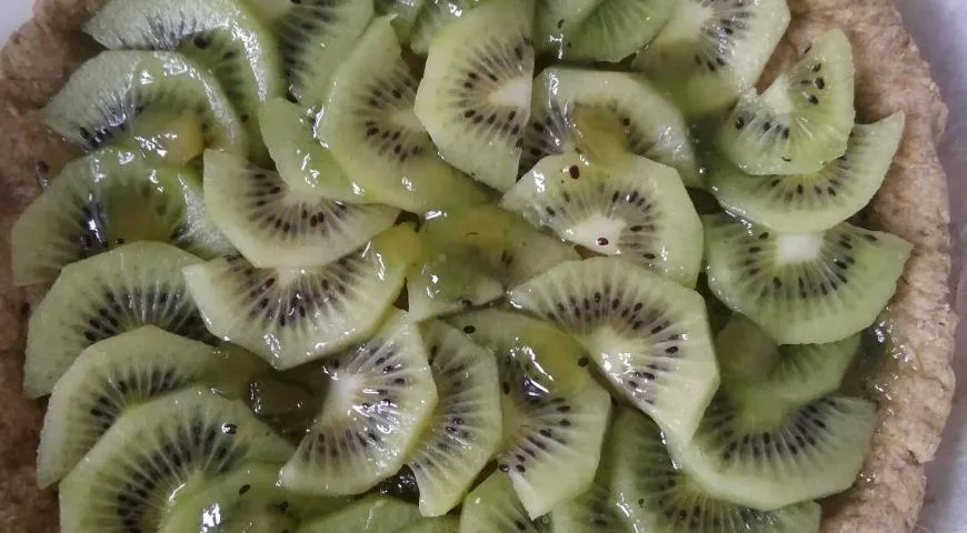 Пирог на цельнозерной муке с киви и джемом с киви с мятой Махеевъ к 8 Марта: шаг 5