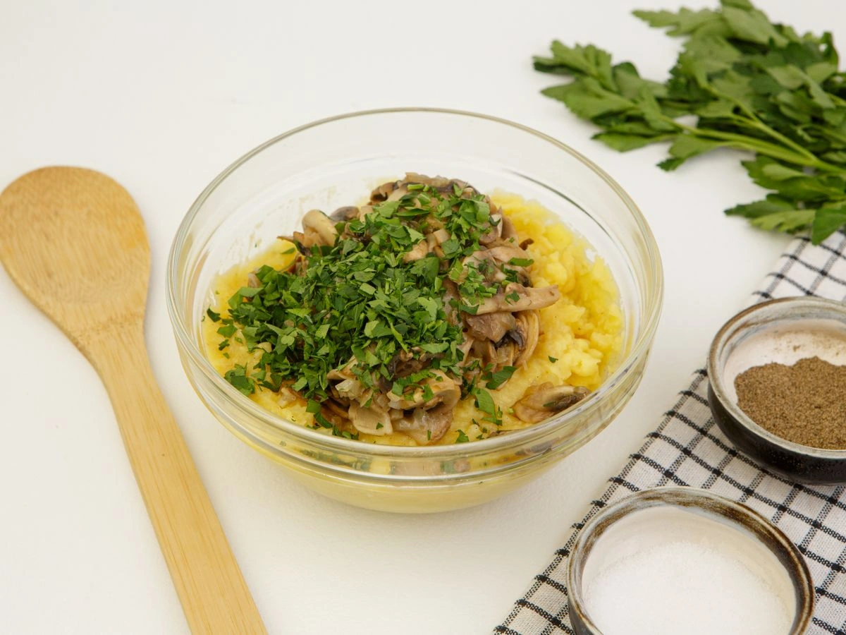 Шаг 5: Пюре с грибами и зеленью