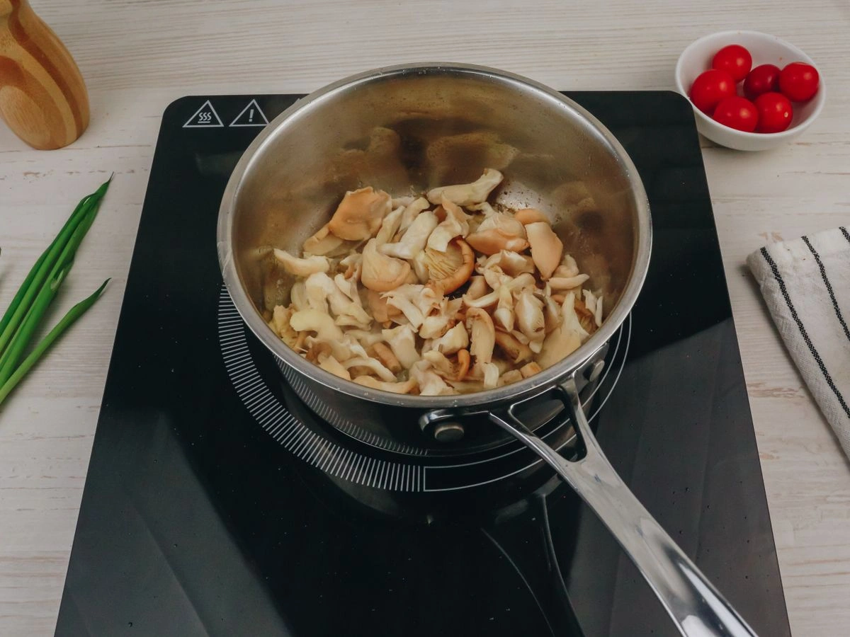 Шаг 5: Пюре с вешенками в сливочном соусе и песто