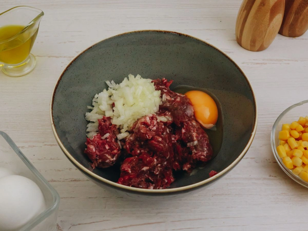 Шаг 5: Рис с фрикадельками и кукурузой