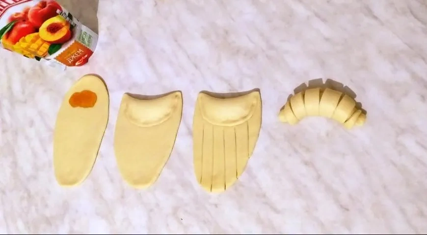 Рогалики для защитника с джемом Махеевъ к 23 февраля: шаг 5