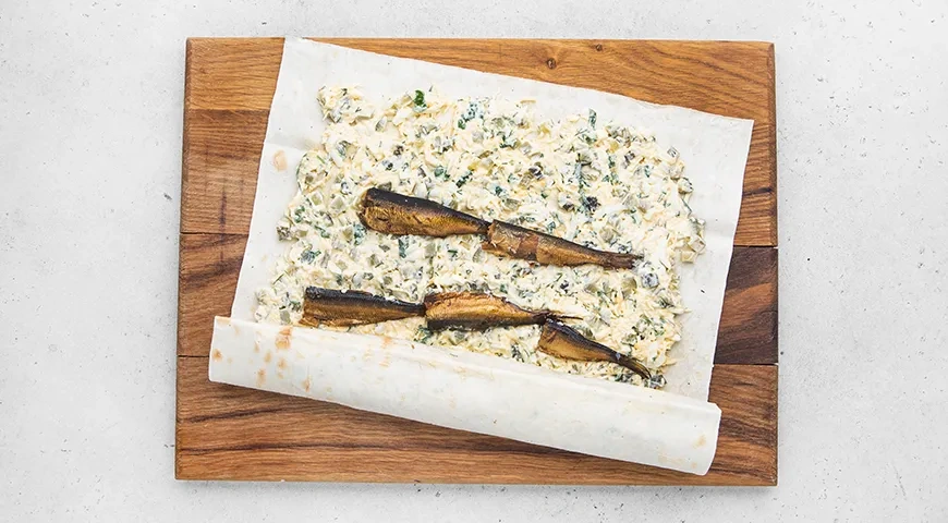 Рулет из лаваша со шпротами: шаг 5