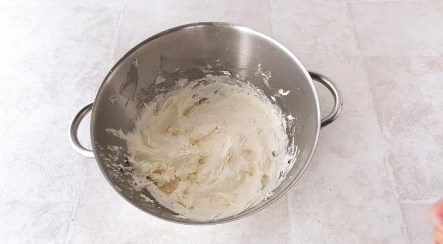 Рулет с клюквой и апельсиновым маскарпоне: шаг 5