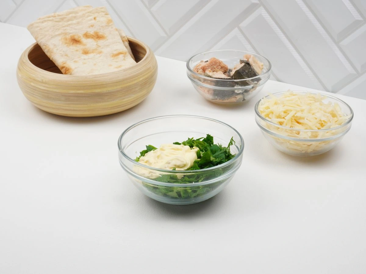 Шаг 5: Рулет с консервированной сайрой