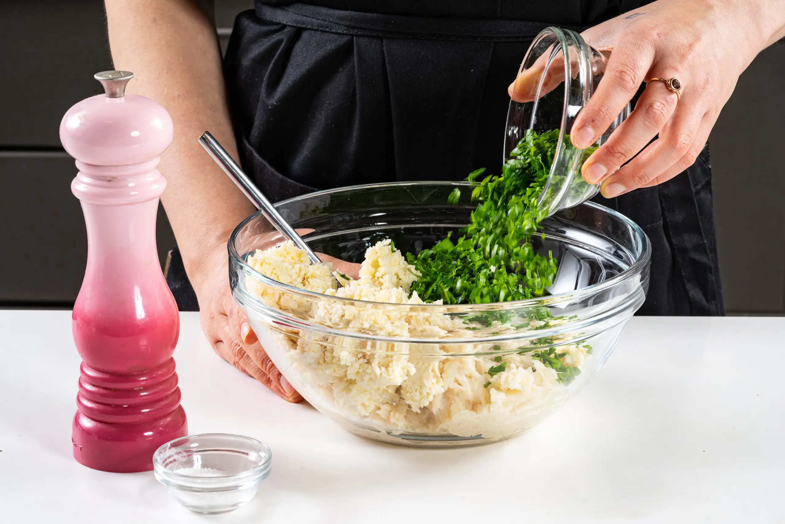 Шаг 5: Рыбные котлеты в духовке со сливочным соусом