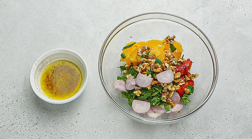 Салат из апельсинов с грецкими орехами и печеным перцем: шаг 5