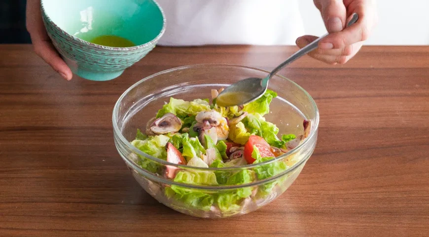 Салат из авакадо с шампиньонами и перепелиными яйцами: шаг 5