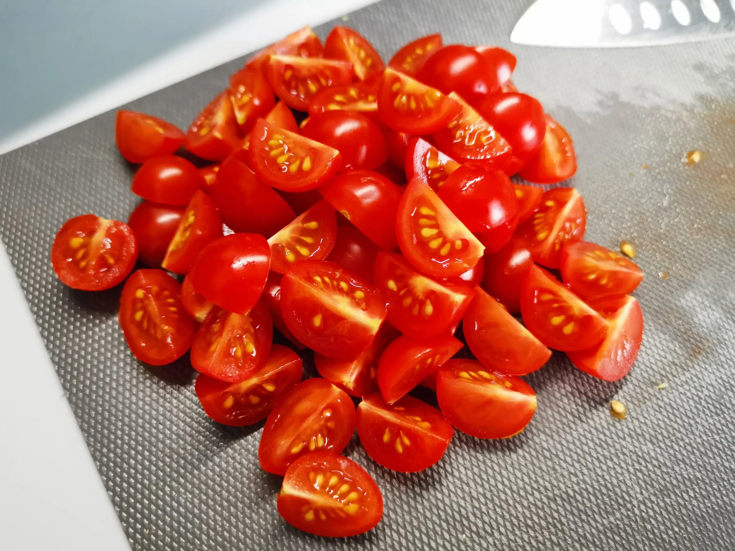 Шаг 5: Салат из пекинской капусты с помидорами