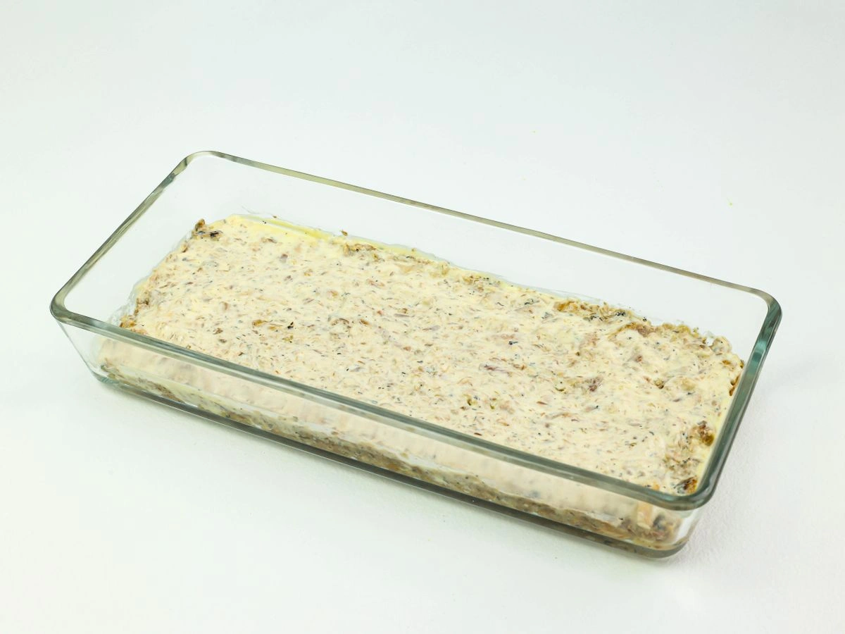 Шаг 5: Салат «Мимоза» с сайрой