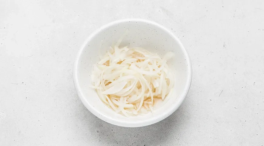 Салат Минский с грибами, квашеной капустой и картофелем: шаг 5