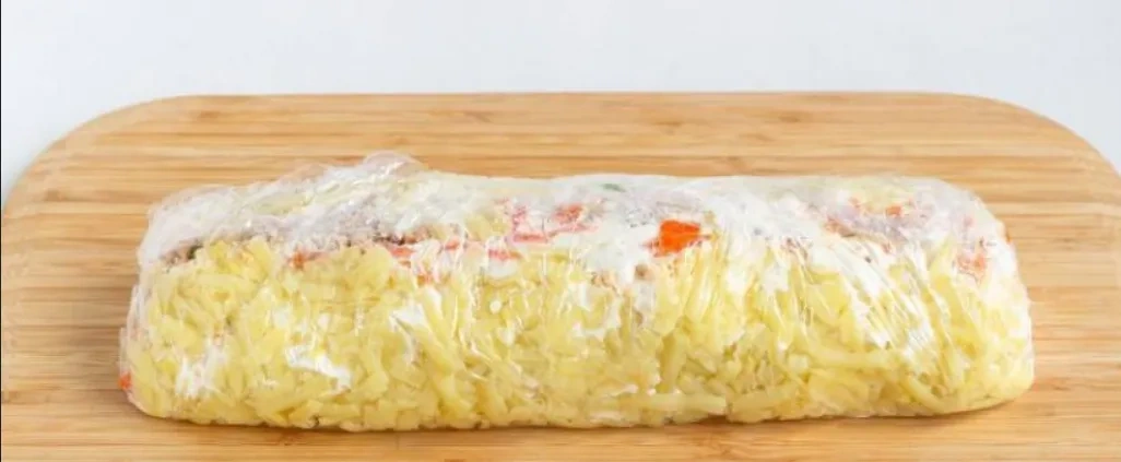 Салат-рулет Мимоза: шаг 5