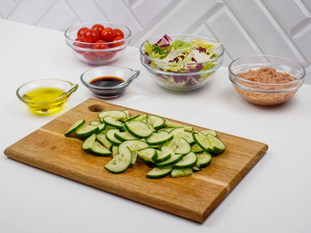 Шаг 5: Салат с авокадо и тунцом