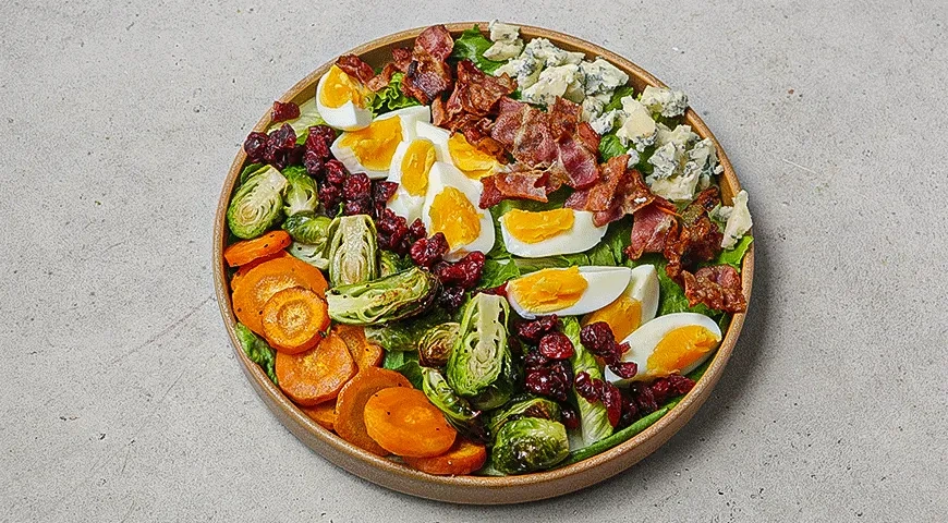 Салат с брюссельской капустой, яйцом и беконом: шаг 5