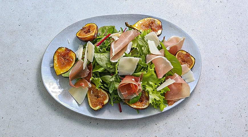 Салат с инжиром, прошутто и сыром: шаг 5