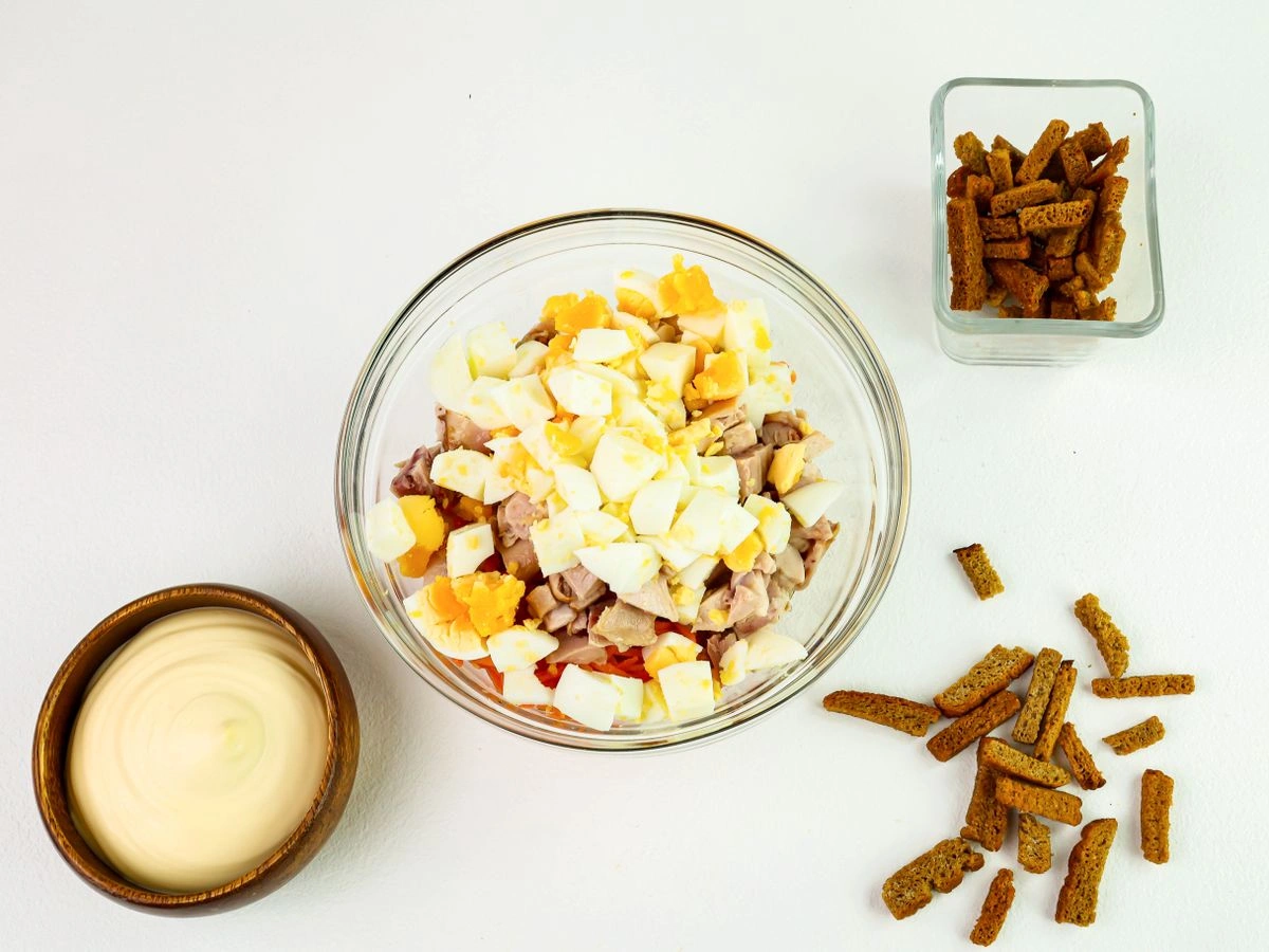 Шаг 5: Салат с корейской морковью, фасолью и копченой курицей