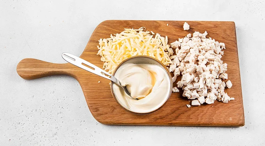 Салат с курицей, ананасом и сыром: шаг 5