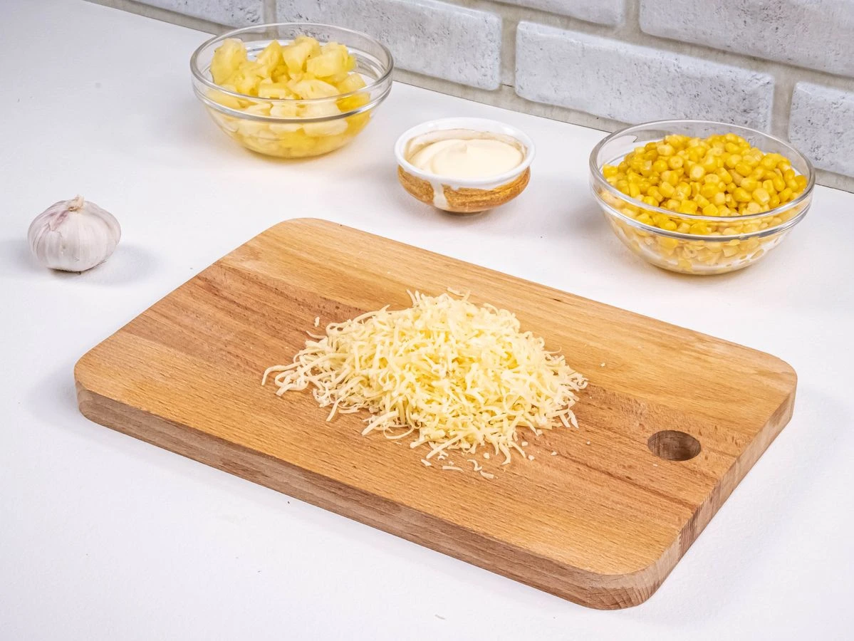 Шаг 5: Салат с курицей и ананасами