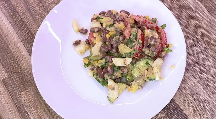 Салат с тунцом консервированным и фасолью: шаг 5