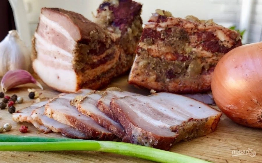 Шаг 5: Сало в лук о вой шелухе просто и вкус но