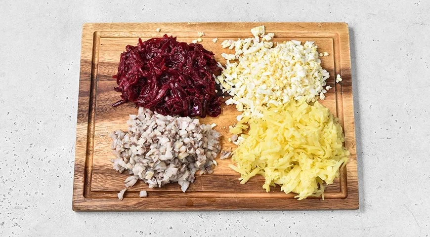 Селедка под шубой с корейской морковкой: шаг 5